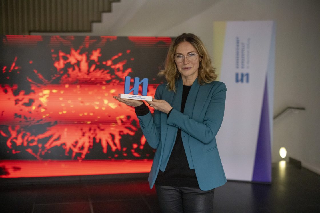 Direktorin und Kuratorin Franziska Nori mit dem Dr. Marschner Ausstellungspreis